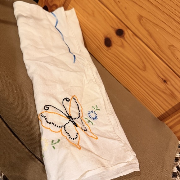 Vintage Set Of Two Butterfly Floral Hand Towels  Embroider White - Picture 2 of 11